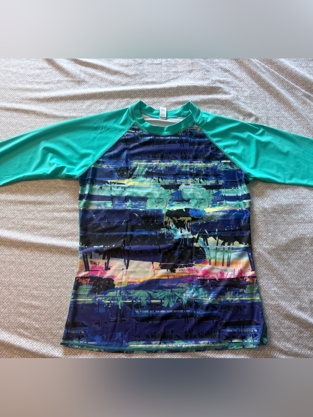 CharmLeaks Women's Size XL UPF 50+ Rash Guard | Long Sleeve Abstract Swim Shirt